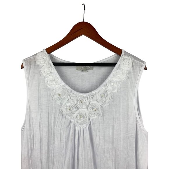Carolyn Taylor White Sleeveless Top 2X With Floral Embellishment - Picture 3 of 5